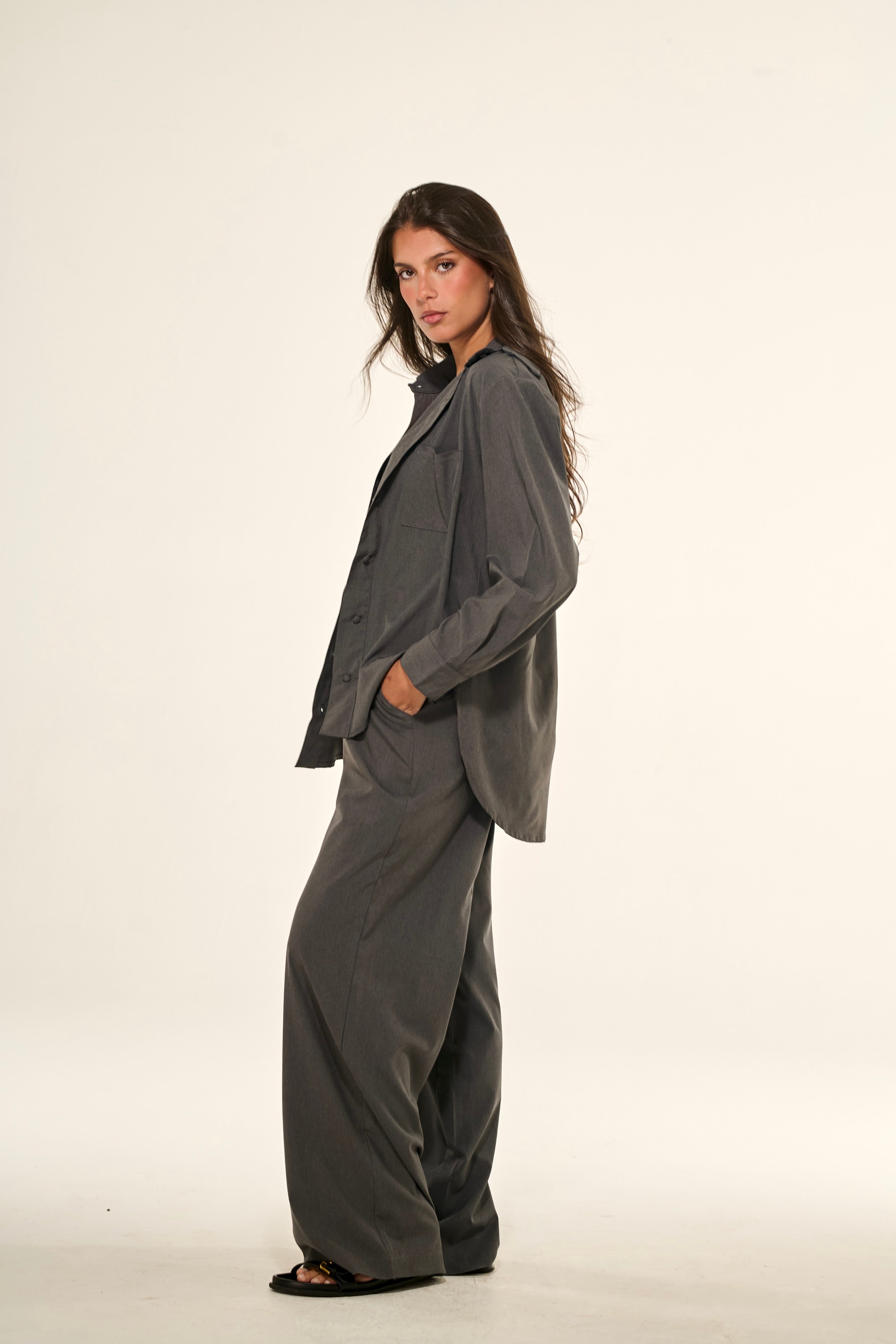 Camisa Manga Longa em Crepe Cinza Chumbo