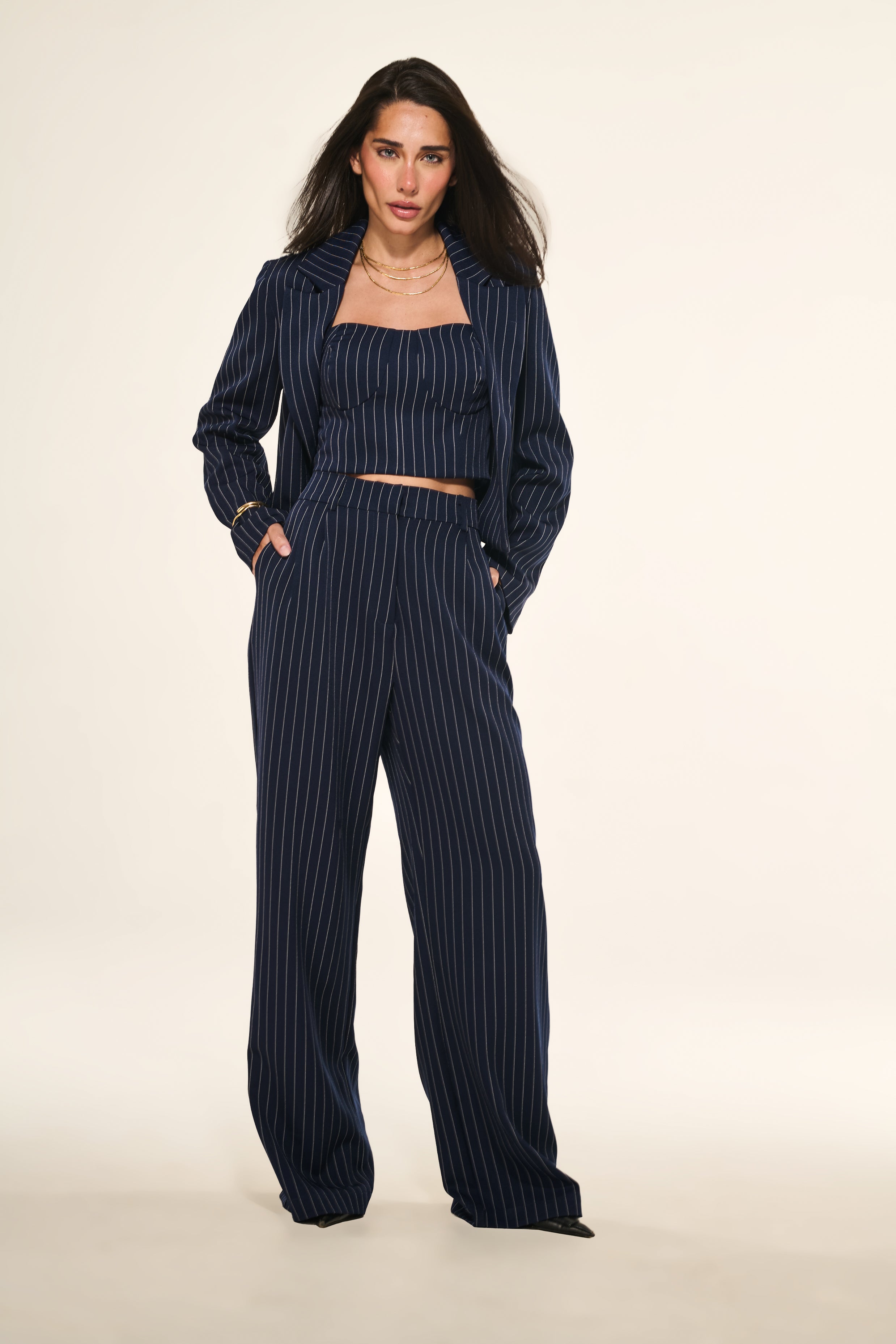 Blazer Cropped Alfaiataria Risca de Giz Azul Marinho