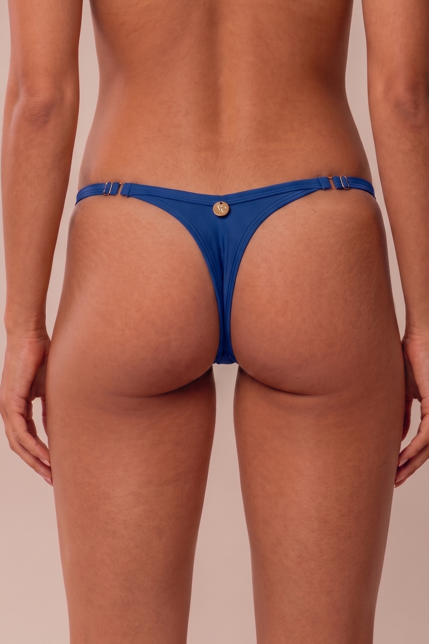 modifique a cor dessa calcinha para esse azul da imagem enviada. mande em alta qualidade