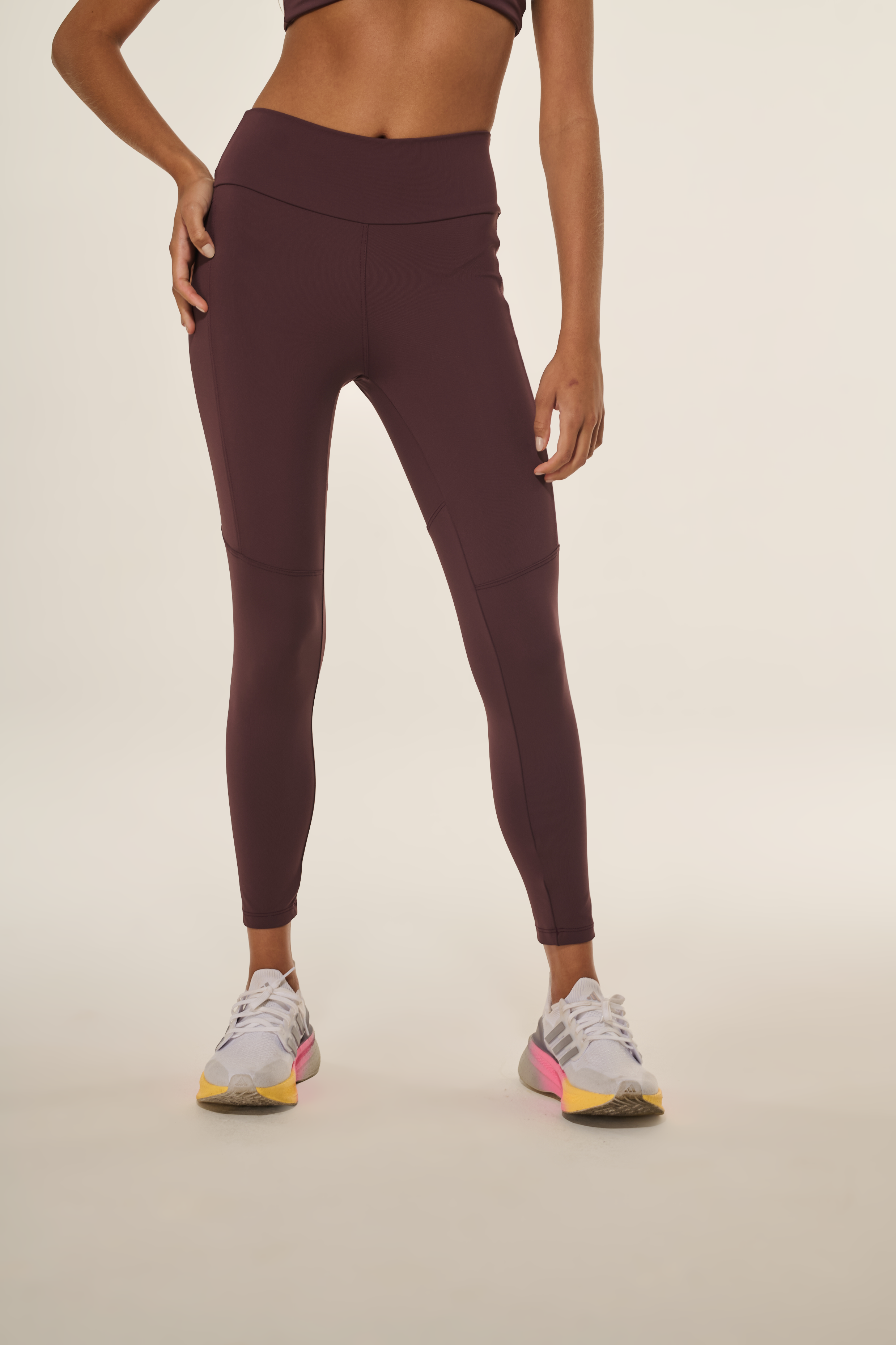 Calça Legging com Recortes Marrom Ébano