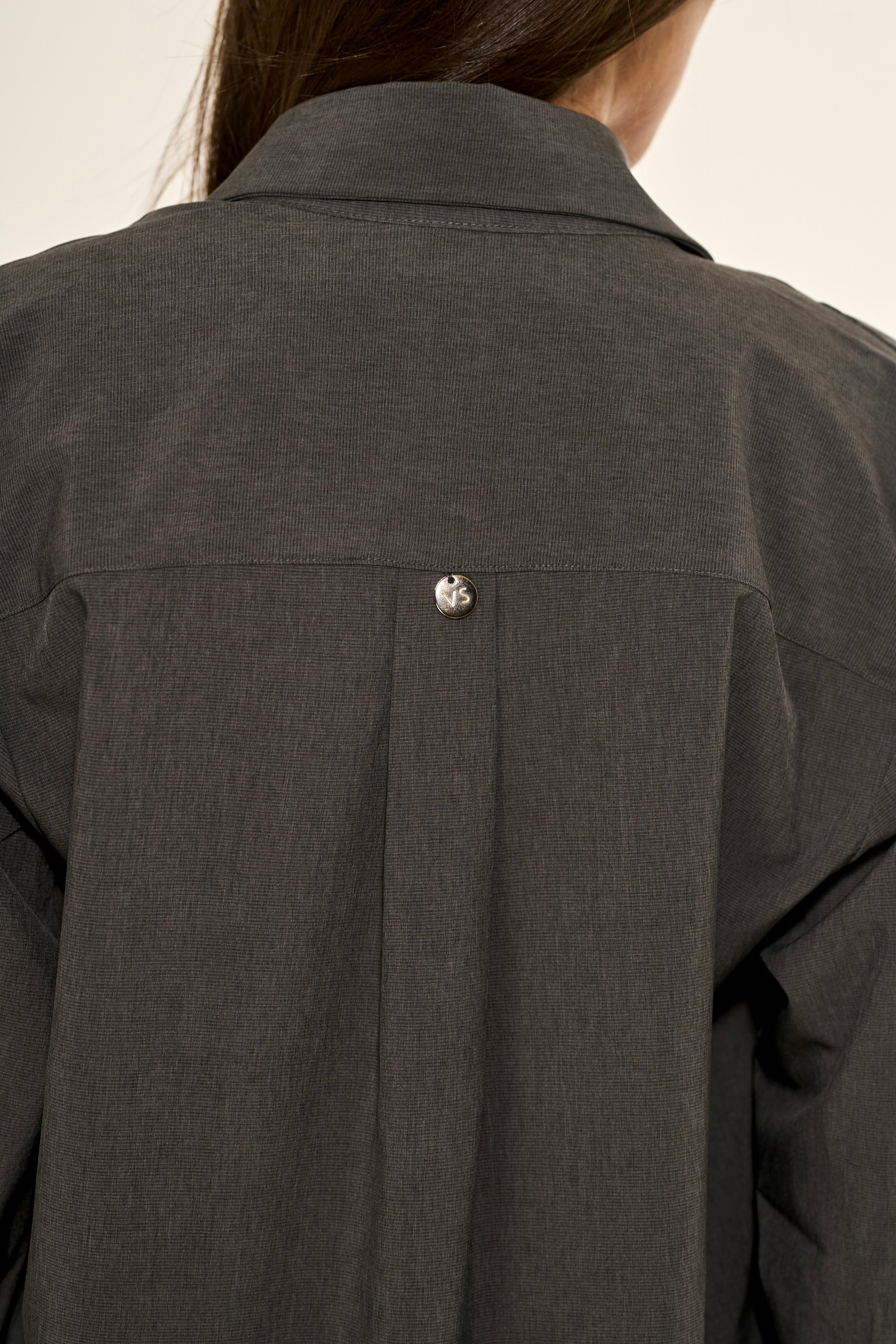 Camisa Manga Longa em Crepe Cinza Chumbo