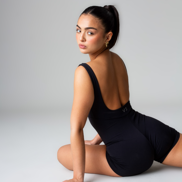 Macaquinho Fitness Decote Costas Preto